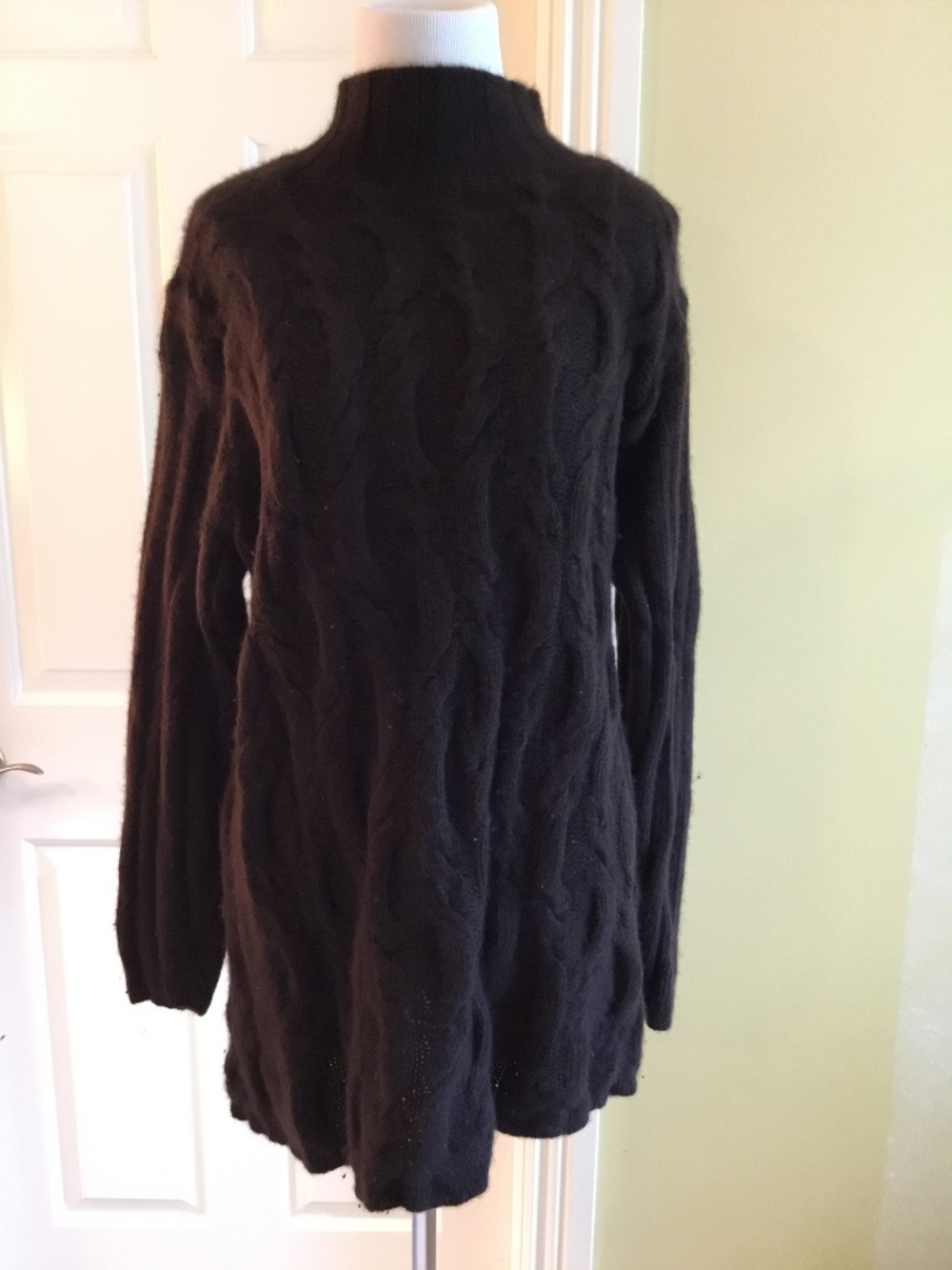 Neiman Marcus Exclusive 100% Cashmere Hand-Knit Cable Knit Sweater